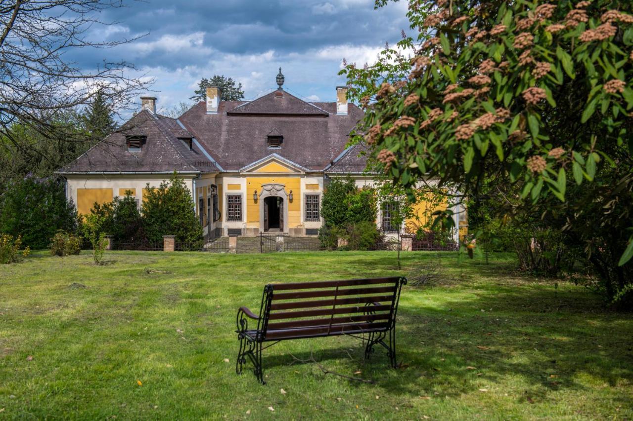 Tuenderkert Hotel Noszvaj Exterior foto